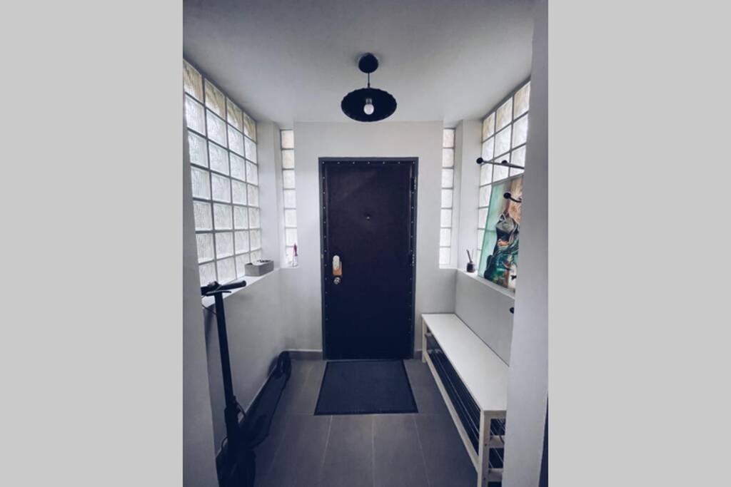 ☆Modern High Ceiling Apartment - Heart Of The City Орадеа Екстериор снимка