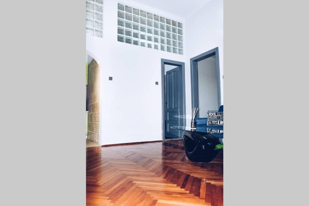 ☆Modern High Ceiling Apartment - Heart Of The City Орадеа Екстериор снимка