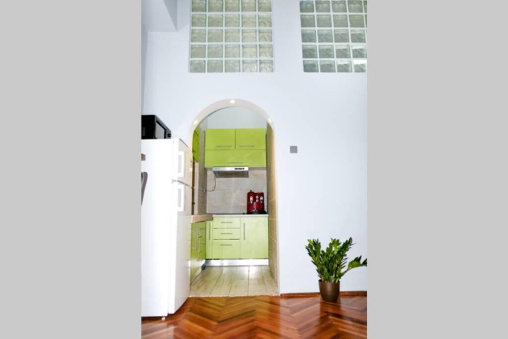 ☆Modern High Ceiling Apartment - Heart Of The City Орадеа Екстериор снимка